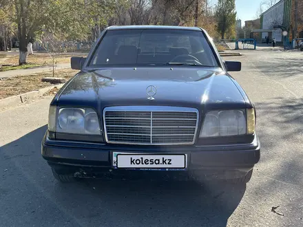 Mercedes-Benz E 200 1995 года за 1 350 000 тг. в Павлодар – фото 2