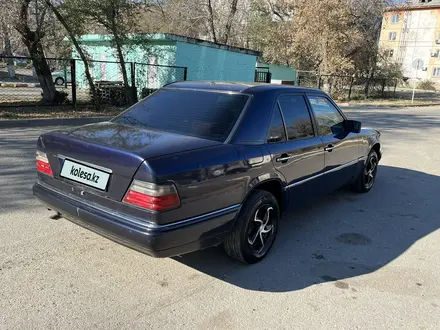 Mercedes-Benz E 200 1995 года за 1 350 000 тг. в Павлодар – фото 4