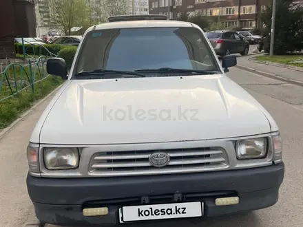 Toyota Hilux 2001 года за 3 800 000 тг. в Алматы