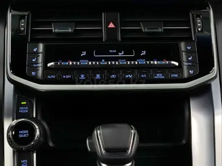 Toyota Land Cruiser 2022 года за 45 000 000 тг. в Алматы – фото 13