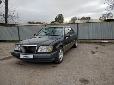 Mercedes-Benz E 220 1994 года за 2 200 000 тг. в Алматы – фото 17