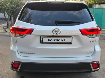 Toyota Highlander 2019 года за 20 900 000 тг. в Алматы – фото 12