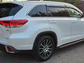 Toyota Highlander 2019 года за 20 900 000 тг. в Алматы – фото 4