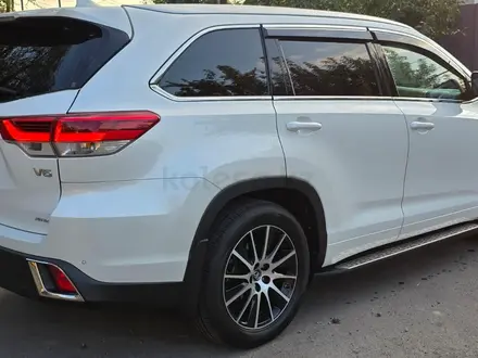 Toyota Highlander 2019 года за 20 900 000 тг. в Алматы – фото 4