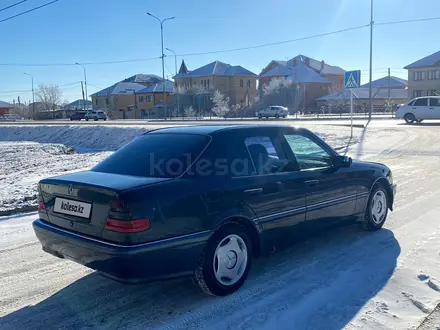 Mercedes-Benz C 180 1997 года за 2 013 461 тг. в Атырау – фото 2