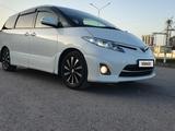 Toyota Estima 2011 года за 6 900 000 тг. в Караганда