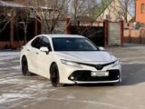 Toyota Camry 2018 года за 8 700 000 тг. в Актобе