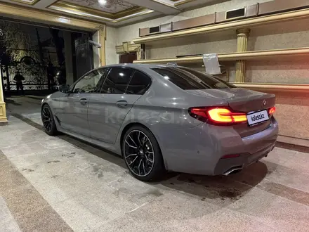 BMW 520 2022 года за 24 500 000 тг. в Алматы – фото 8