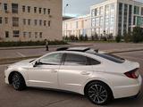 Hyundai Sonata 2021 года за 14 350 000 тг. в Алматы – фото 2