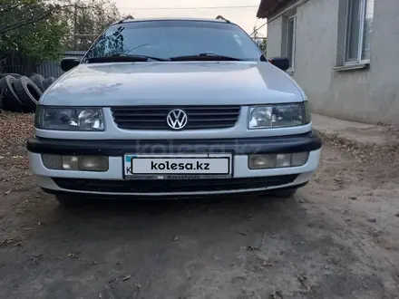 Volkswagen Passat 1994 года за 2 500 000 тг. в Уральск – фото 4