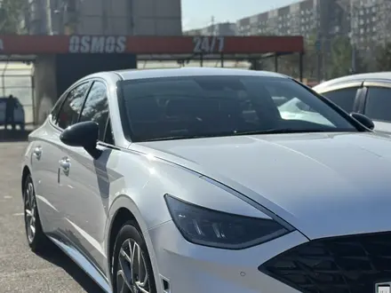 Hyundai Sonata 2021 года за 12 300 000 тг. в Алматы – фото 2