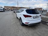 Hyundai Santa Fe 2017 года за 11 700 000 тг. в Актобе – фото 3