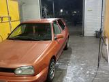 Volkswagen Golf 1993 годаfor1 100 000 тг. в Уральск