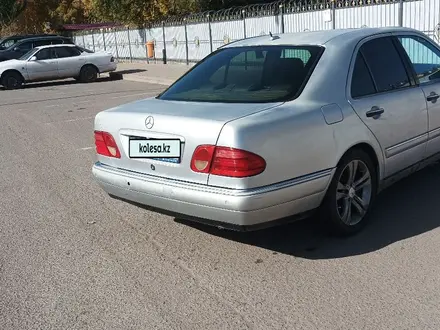 Mercedes-Benz E 280 1999 года за 2 400 000 тг. в Астана – фото 3