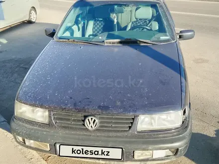Volkswagen Passat 1996 года за 1 000 000 тг. в Астана – фото 4