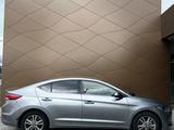 Hyundai Elantra 2018 года за 7 490 000 тг. в Кокшетау – фото 2