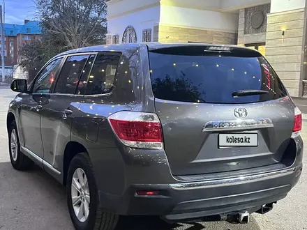 Toyota Highlander 2013 года за 8 000 000 тг. в Актобе – фото 3