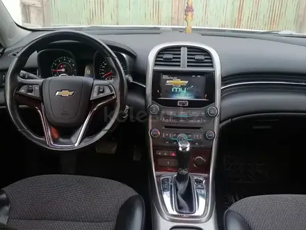 Chevrolet Malibu 2013 года за 4 850 000 тг. в Атырау – фото 12