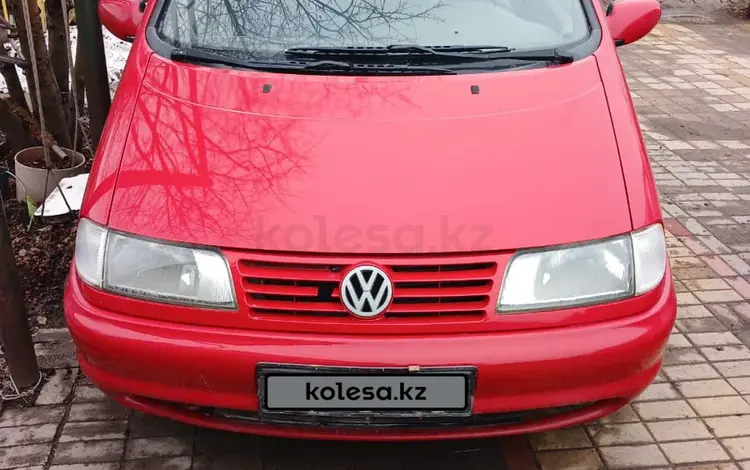 Volkswagen Sharan 1997 годаүшін2 200 000 тг. в Астана
