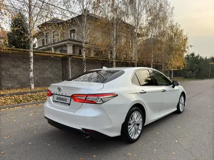 Toyota Camry 2019 года за 15 200 000 тг. в Алматы – фото 26