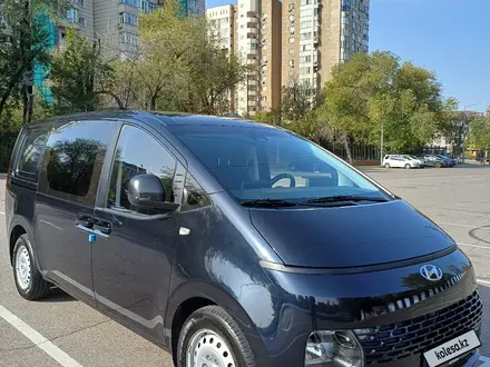 Hyundai Staria 2022 года за 16 000 000 тг. в Алматы – фото 3