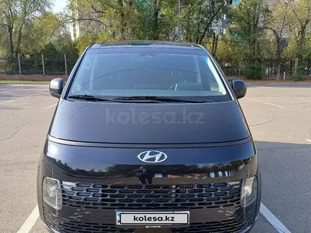 Hyundai Staria 2022 года за 16 000 000 тг. в Алматы