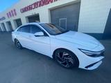 Hyundai Elantra 2023 года за 8 100 000 тг. в Уральск – фото 2