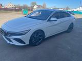 Hyundai Elantra 2023 года за 8 100 000 тг. в Уральск – фото 3