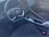 Hyundai Elantra 2023 года за 8 100 000 тг. в Уральск – фото 4