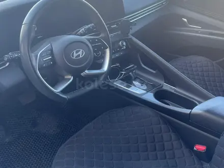 Hyundai Elantra 2023 года за 8 100 000 тг. в Уральск – фото 4