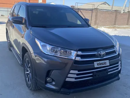 Toyota Highlander 2017 года за 12 000 000 тг. в Атырау – фото 4