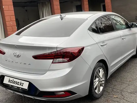 Hyundai Elantra 2019 года за 8 000 000 тг. в Алматы – фото 11