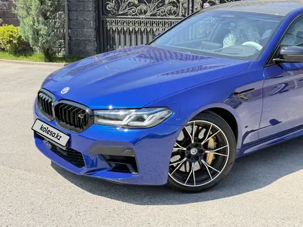 BMW M5 2022 года за 52 000 000 тг. в Алматы – фото 2