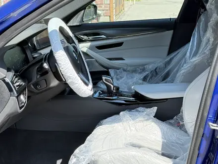 BMW M5 2022 года за 52 000 000 тг. в Алматы – фото 25