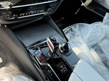 BMW M5 2022 года за 52 000 000 тг. в Алматы – фото 36