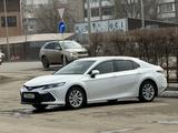 Toyota Camry 2023 года за 18 000 000 тг. в Уральск – фото 4