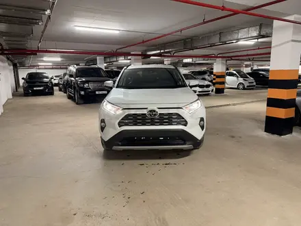 Toyota RAV4 2021 года за 16 500 000 тг. в Астана – фото 2