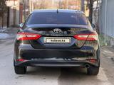 Toyota Camry 2018 года за 11 950 000 тг. в Алматы