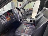 Volkswagen Touareg 2008 года за 6 800 000 тг. в Алматы – фото 4