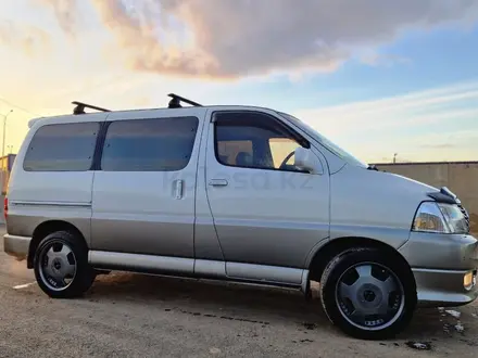 Toyota Grand Hiace 2001 года за 8 500 000 тг. в Астана – фото 2