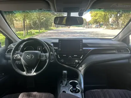 Toyota Camry 2021 года за 15 600 000 тг. в Шымкент – фото 15