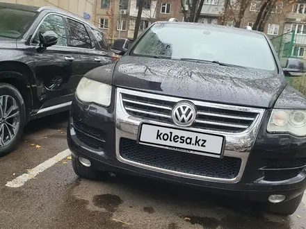 Volkswagen Touareg 2007 года за 5 800 000 тг. в Алматы