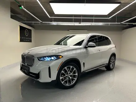 BMW X5 XDrive 40i 2023 года за 37 999 000 тг. в Алматы – фото 2
