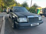 Mercedes-Benz E 260 1992 годаүшін380 000 тг. в Караганда – фото 4