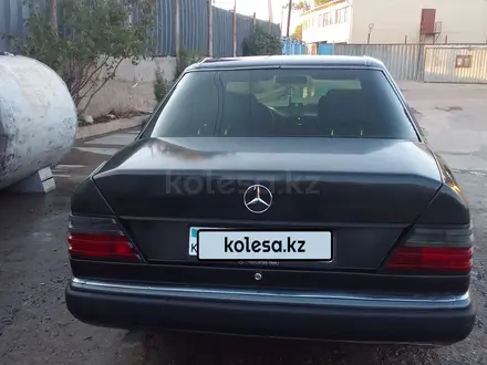 Mercedes-Benz E 230 1991 года за 1 050 000 тг. в Алматы – фото 4