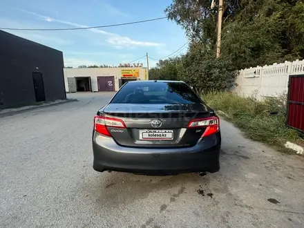 Toyota Camry 2014 года за 6 500 000 тг. в Актобе – фото 2