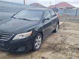 Toyota Camry 2009 года за 10 000 тг. в Атырау – фото 2