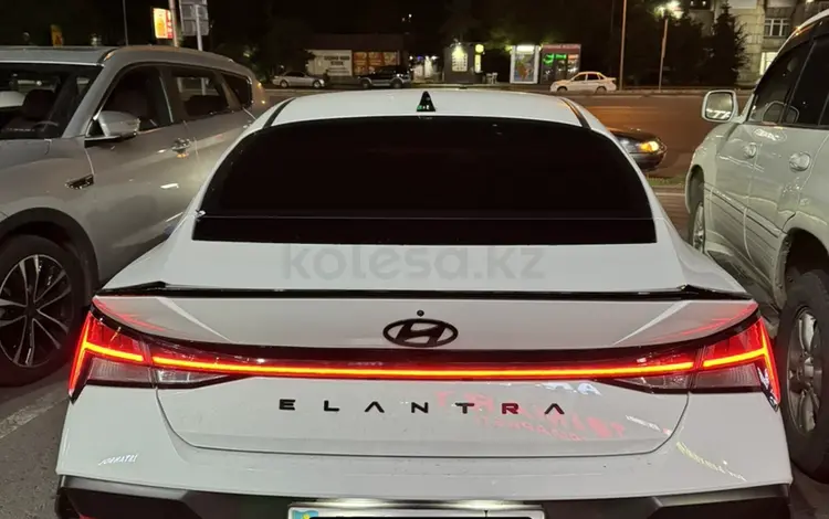 Hyundai Elantra 2023 годаfor8 700 000 тг. в Алматы