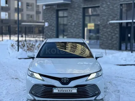 Toyota Camry 2018 года за 13 900 000 тг. в Алматы