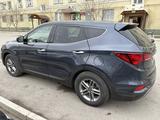 Hyundai Santa Fe 2017 годаfor8 500 000 тг. в Актау – фото 2